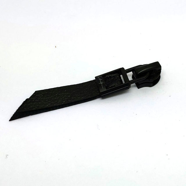 Factory Wholesale Rustproof Matte Black Engraved Logo Custom Zipper Puller 
