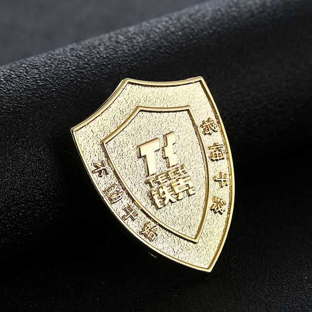 Engraved Button Badge Brand Name Logo Custom Gold Plated Metal Pin Badge Maker